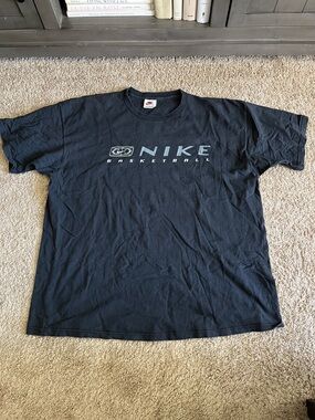 Vintage 90s Nike Men's Black Basketball T-Shirt